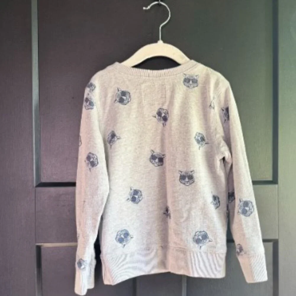 OshKosh B'GOSH Boys' Sweatshirt - Size 4 - Grey with Tiger Pattern 🐯🧥